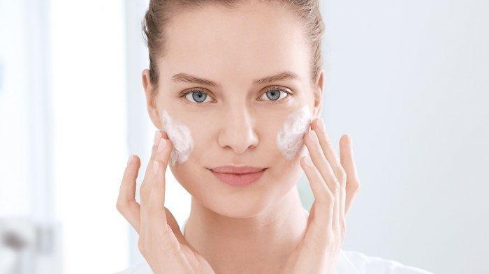 BEGINI 7 CARA PAKAI CREAM WAJAH YANG BENAR 1 cara pakai cream wajah yang benar